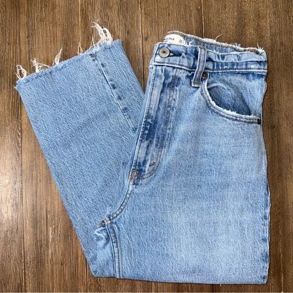 Abercrombie & Fitch The 90s Straight High Rise Jeans 26 / 2 Long - Picture 2 of 12